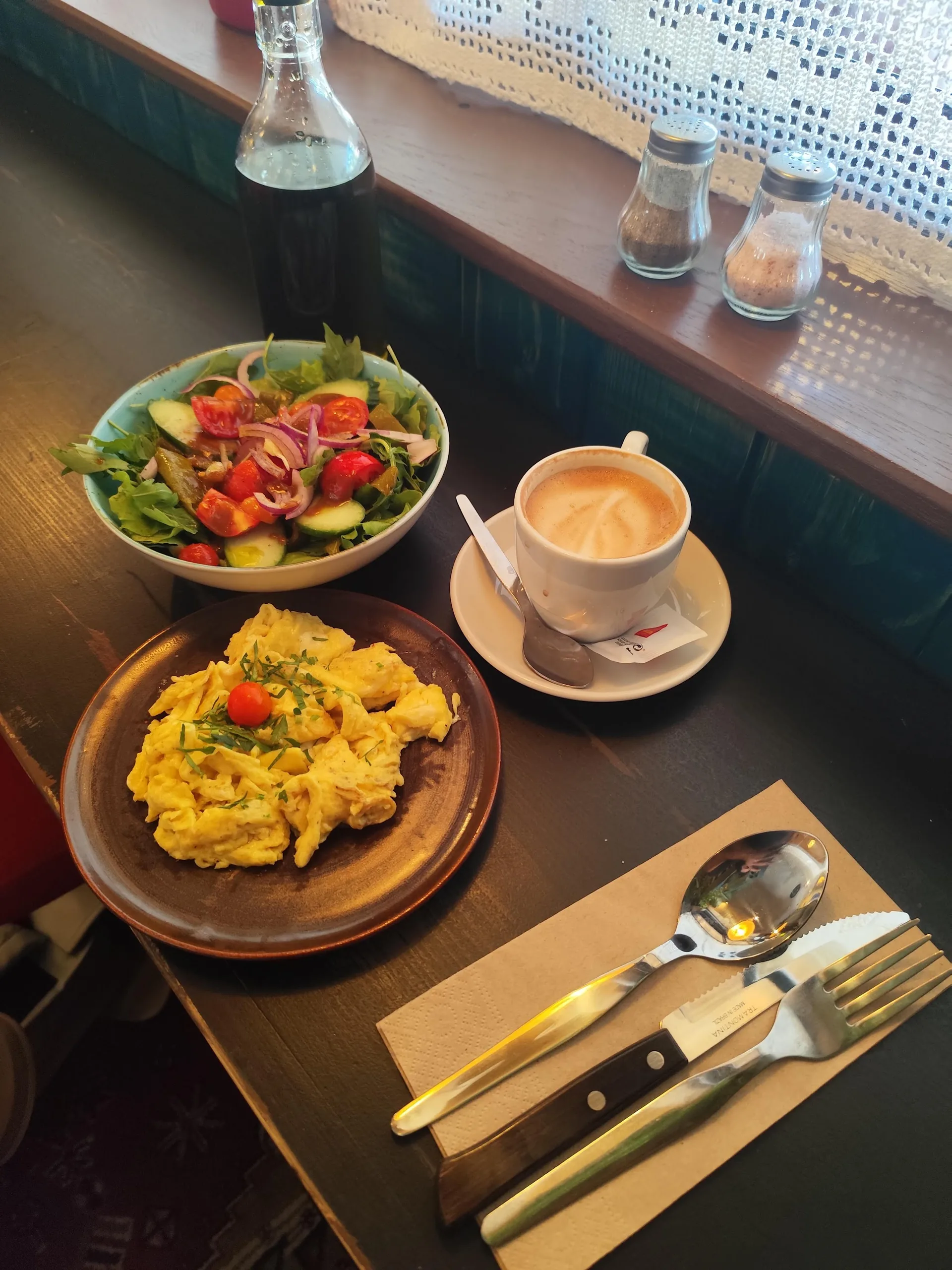 Scrambled eggs, a salad and a coffee on a table at Café Bonanza