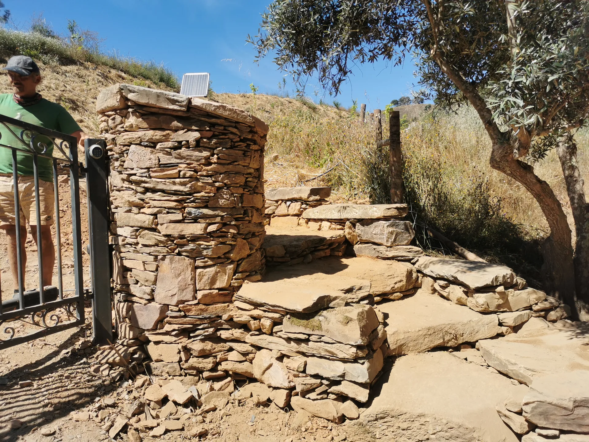 Curved pillar and stone paving at the entrance