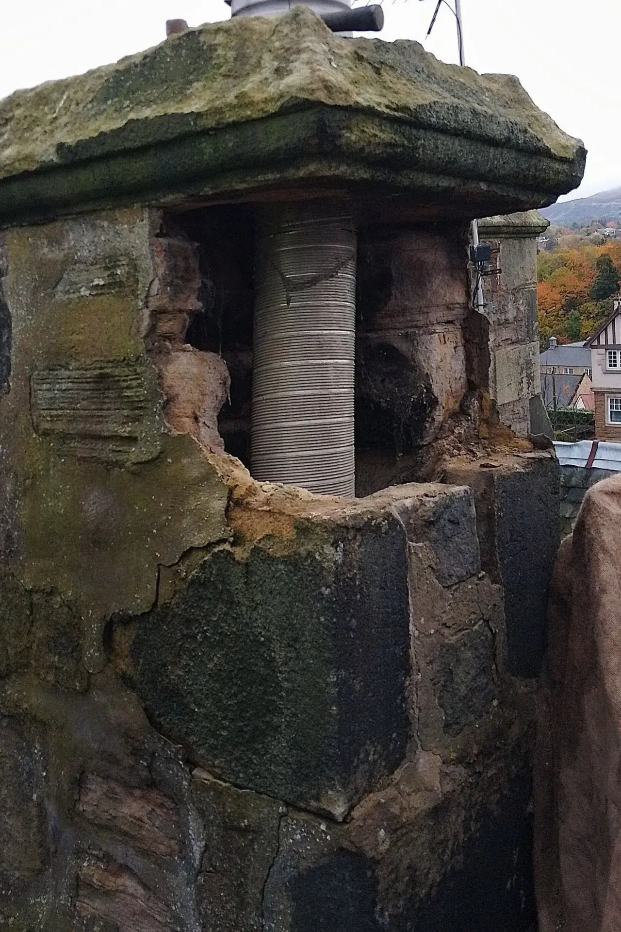 Decayed chimney head before conservation work